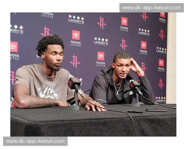 休媒热议小贾续约：最高五年2.5亿变1.22亿 确定回先发 斯通又赢了